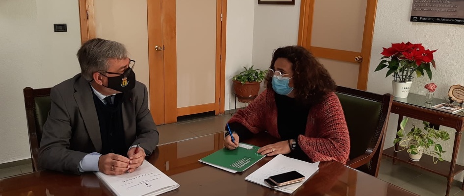 Alcalde se reúne con la delegada de educación maria jose eslava