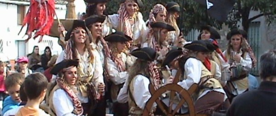 comparsa_piratas_en_plaza_de_Espaxa.JPG